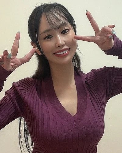 MOMONE profile photo — AV Idols